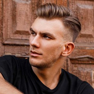 Where can I find tips on choosing men's hairstyles?
