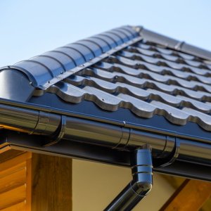 Best All-Season Gutter Options That Don’t Clog?