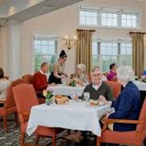 How do Erie’s seasonal climate changes (winter/summer) affect senior care needs, and what can be done to improve comfort year-round?