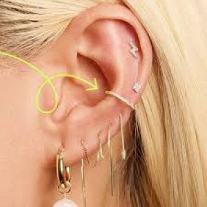 Does a conch piercing get in the way of wearing earbuds?