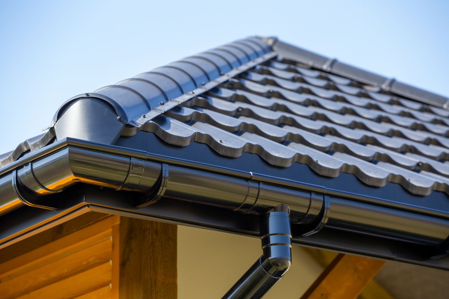 Best All-Season Gutter Options That Don’t Clog?