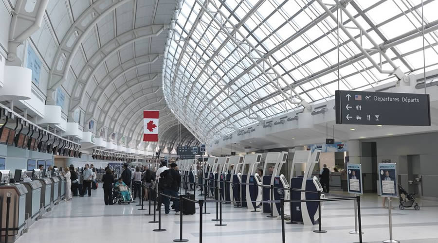 Is oversized baggage pickup easy at Toronto Pearson Airport?