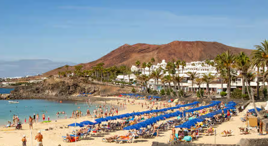Which beaches are worth visiting in Lanzarote, and how can I order a taxi?