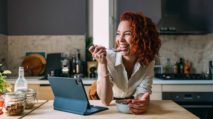 Why do I feel so energetic after skipping morning meals?